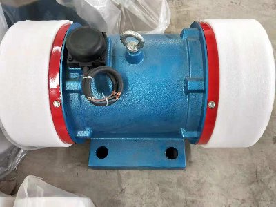 YZU-50-6振动电机发货 2台发往湖南