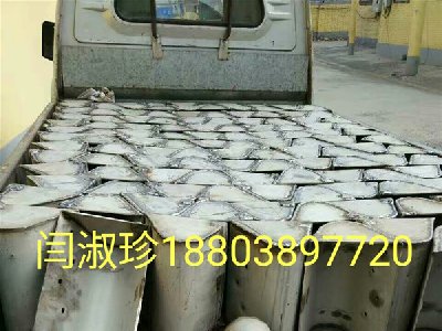 TH315料斗50个发往平顶山（TH315提升机料仓上搭档的振动电机）